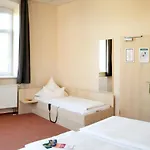מלון Inhotel Mainfranken 3*